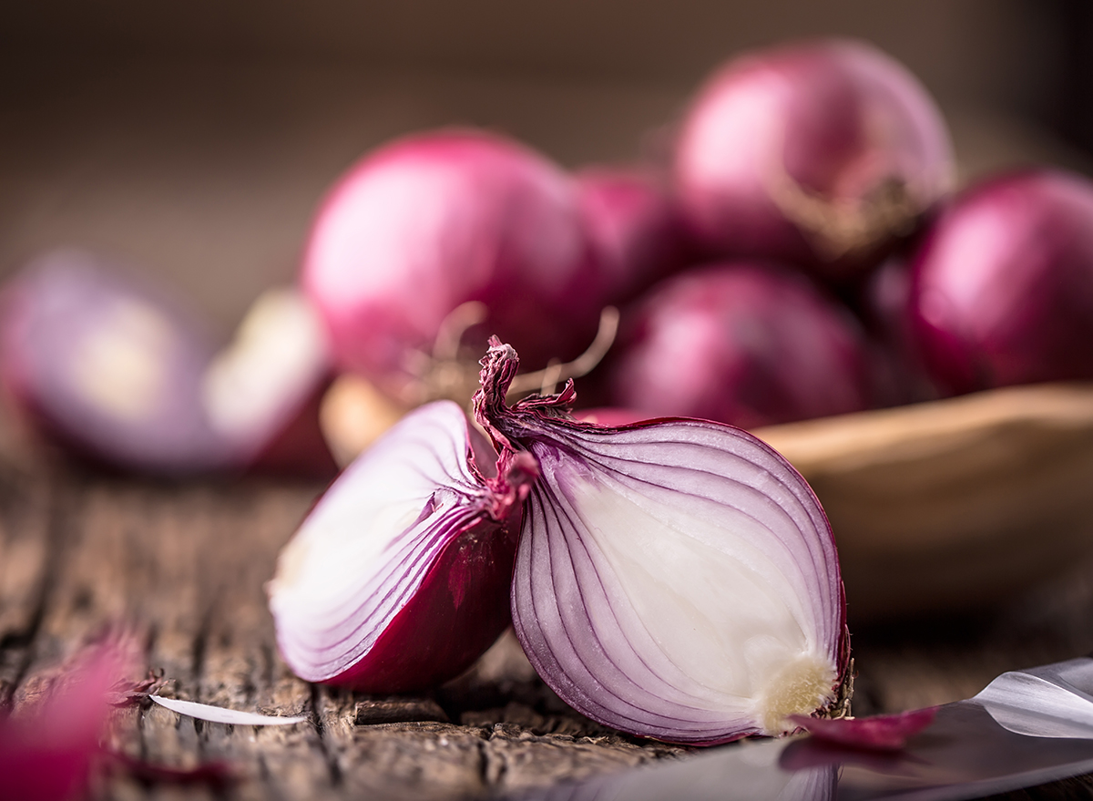 Detail Red Onion Image Nomer 27
