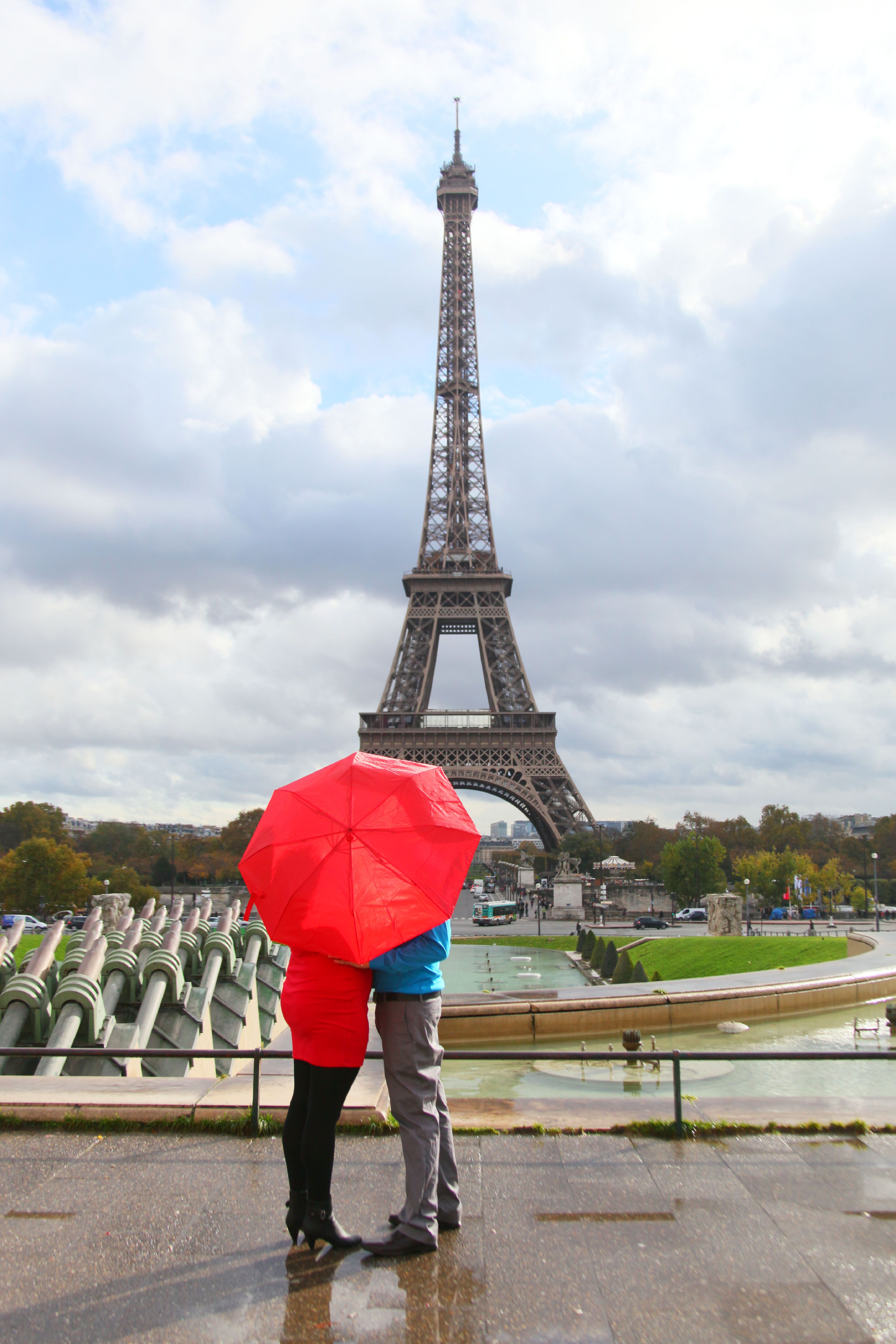 Red Umbrella Eiffel Tower - KibrisPDR