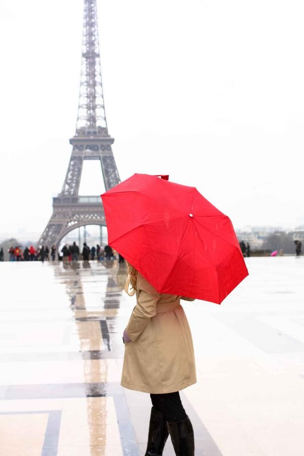 Download Red Umbrella Eiffel Tower Nomer 13