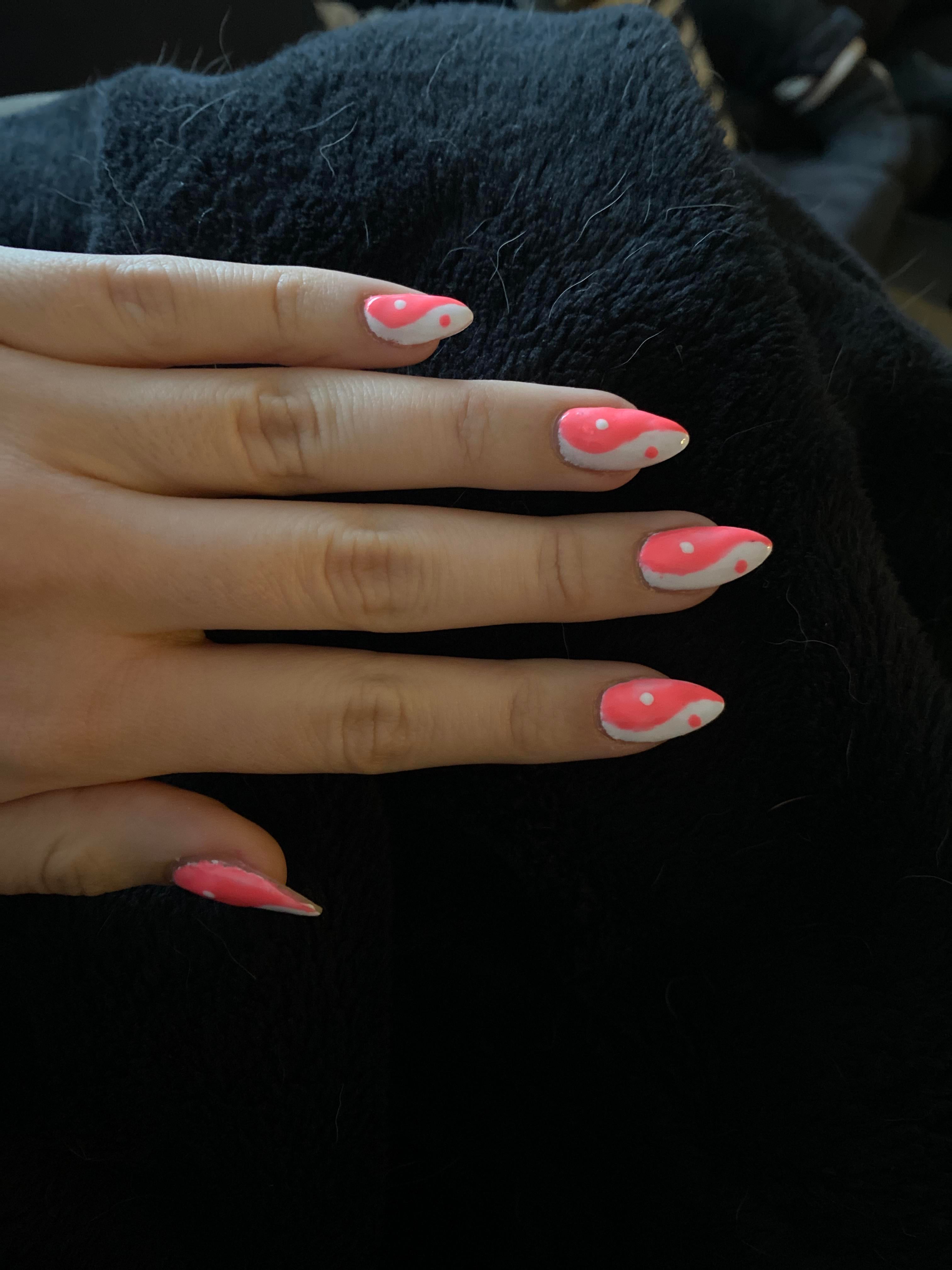 Detail Red Yin Yang Nails Nomer 17