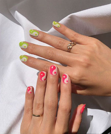 Detail Red Yin Yang Nails Nomer 20
