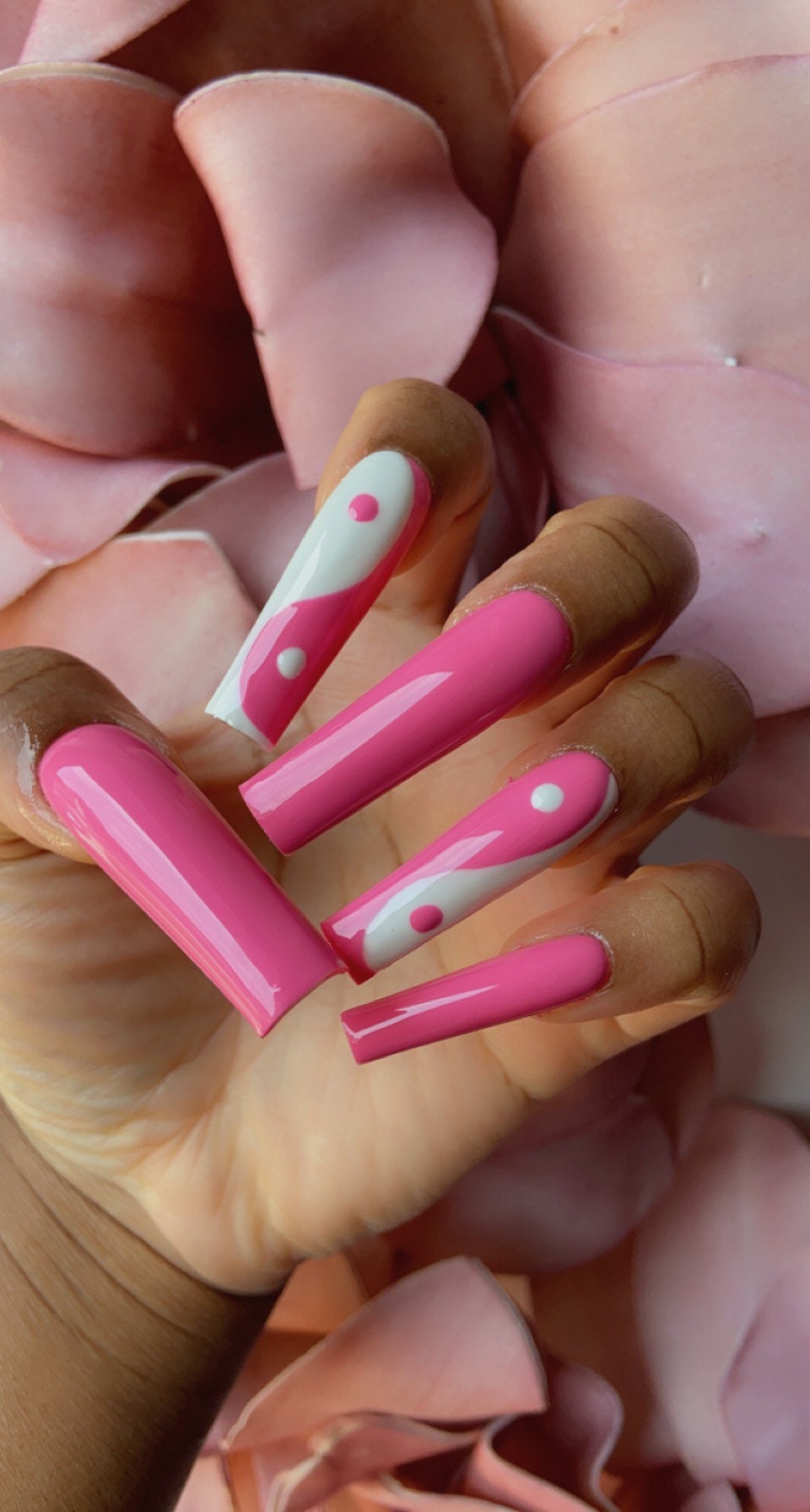 Detail Red Yin Yang Nails Nomer 21