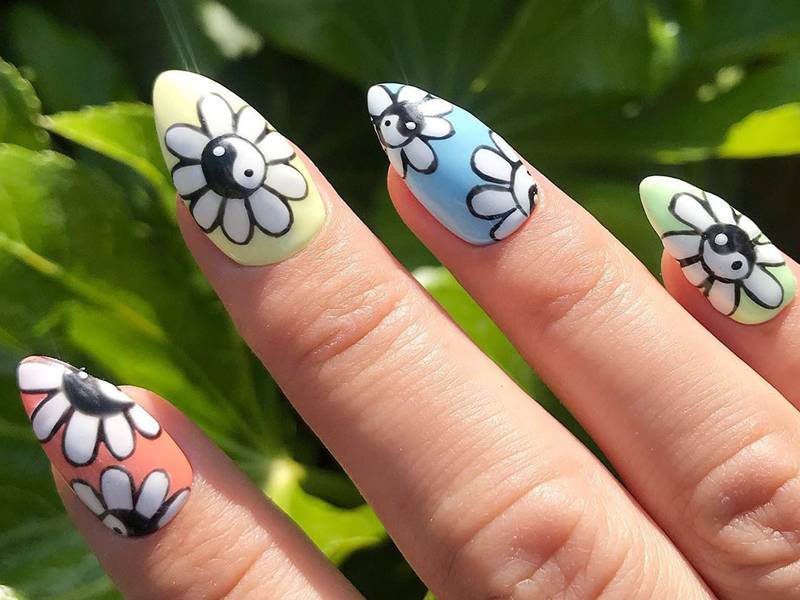 Detail Red Yin Yang Nails Nomer 27