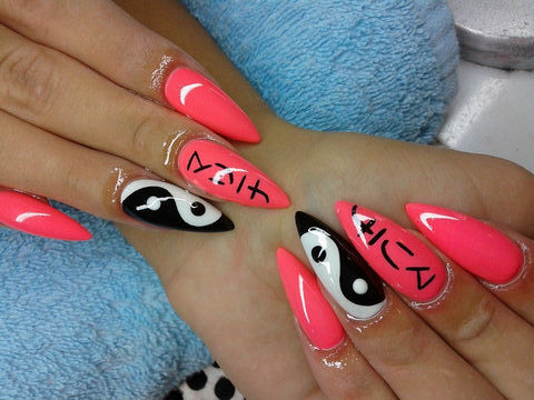 Detail Red Yin Yang Nails Nomer 37