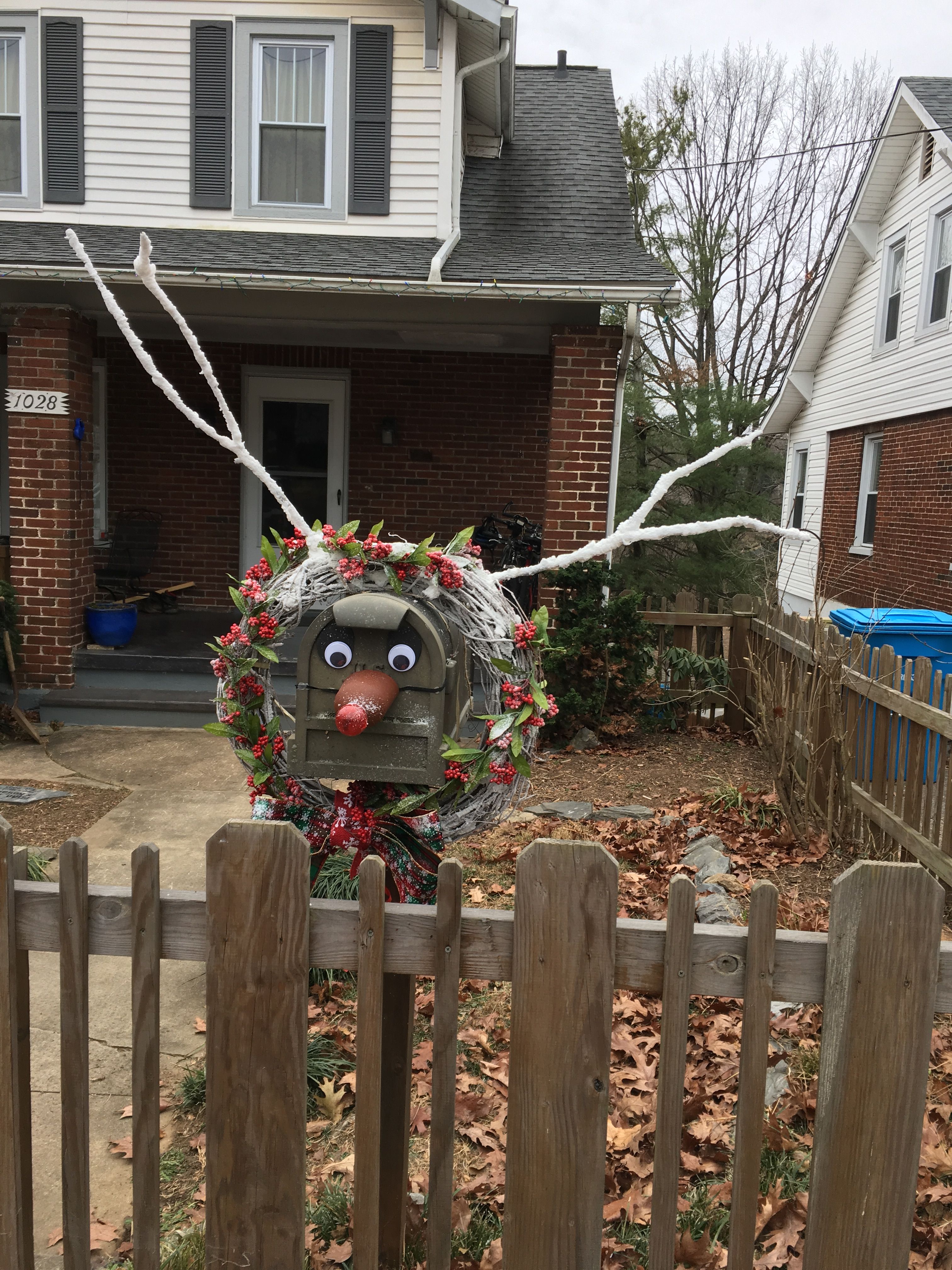 Detail Reindeer Mailbox Nomer 11