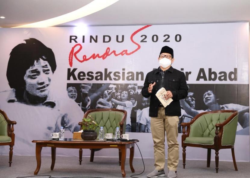 Detail Rendra Baca Puisi Nomer 27