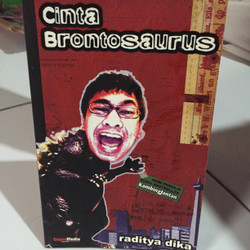 Detail Resensi Novel Cinta Brontosaurus Nomer 20