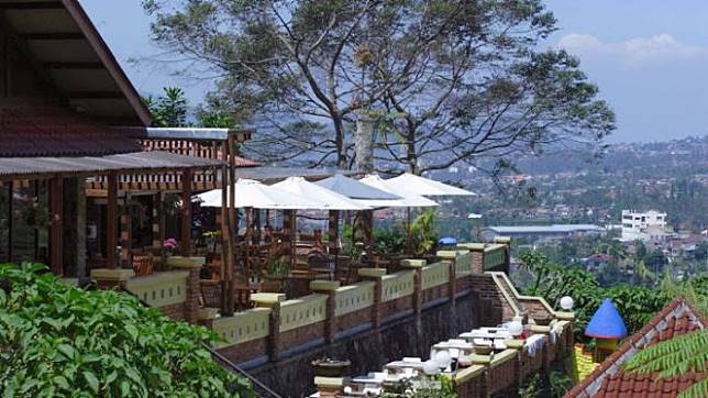 Detail Resto Pemandangan Bagus Di Bogor Nomer 16