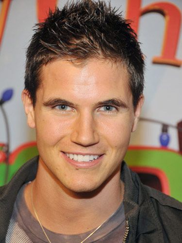 Detail Robbie Amell Film Dan Acara Tv Nomer 5