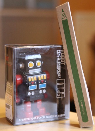 Detail Robot Pencil Sharpener Nomer 39