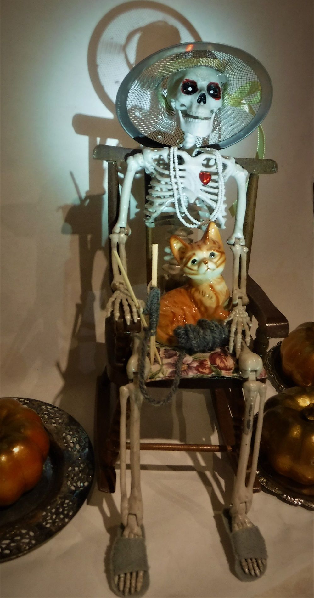 Detail Rocking Chair Skeleton With Cat Nomer 5