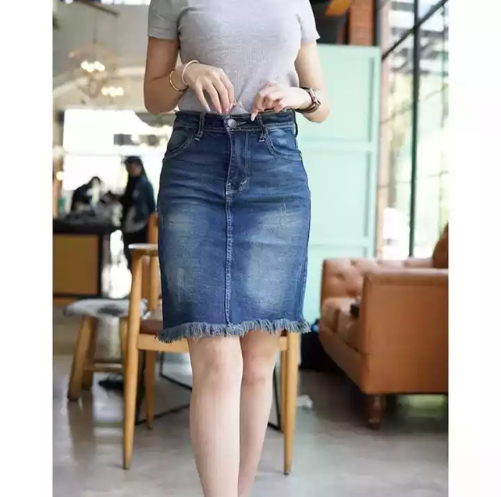 Detail Rok Pendek Levis Nomer 17