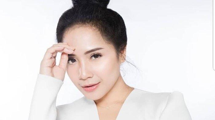 Detail Roll Rambut Nagita Slavina Nomer 18