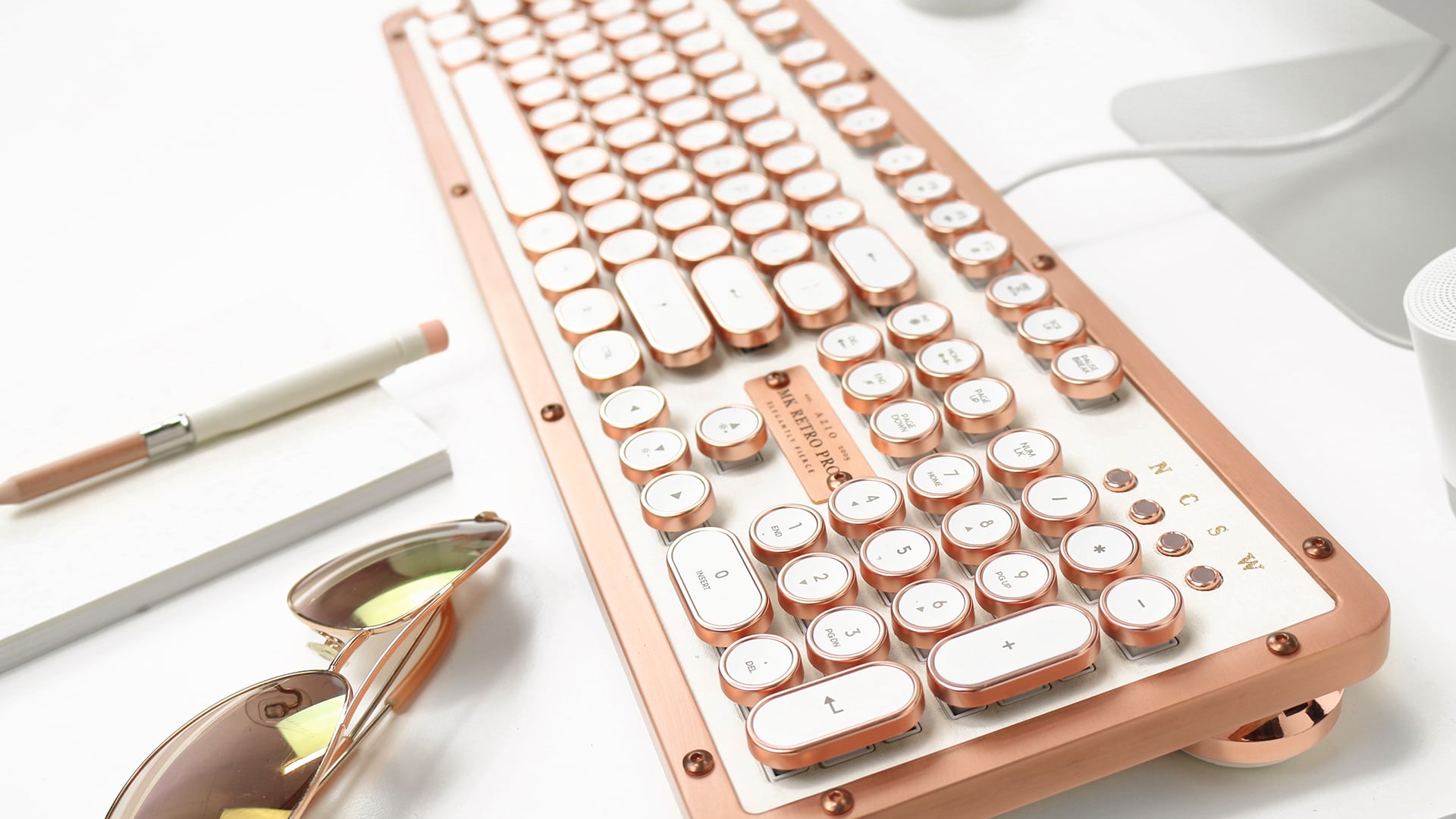 Detail Rose Gold Typewriter Keyboard Nomer 2