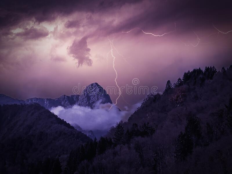 Detail Royalty Free Lightning Images Nomer 43