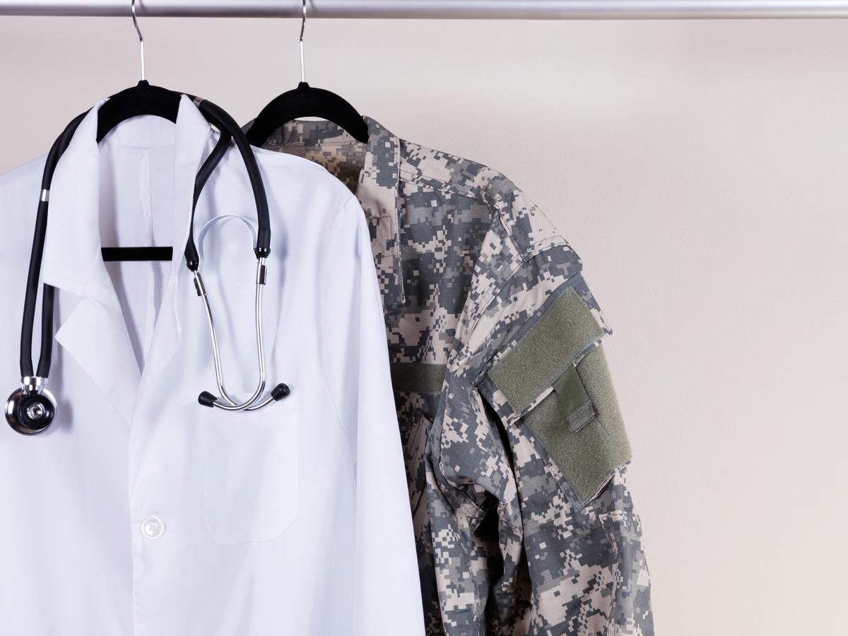 Detail Dokter Militer Wanita Nomer 10