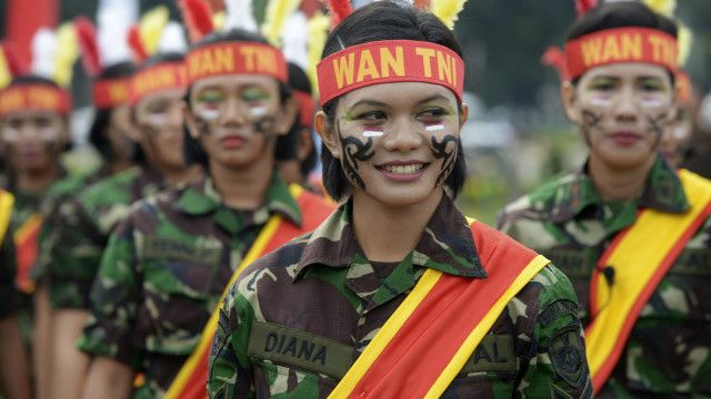 Detail Dokter Militer Wanita Nomer 22