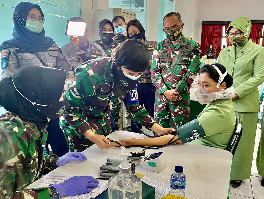 Detail Dokter Militer Wanita Nomer 9