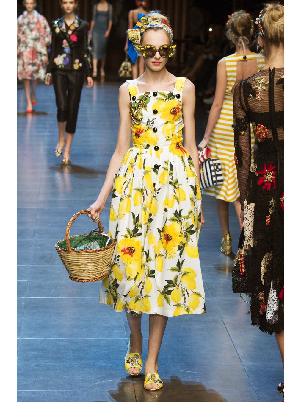 Detail Dolce And Gabbana Lemon Print Nomer 11