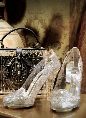 Detail Dolce Gabbana Cinderella Shoes Nomer 10