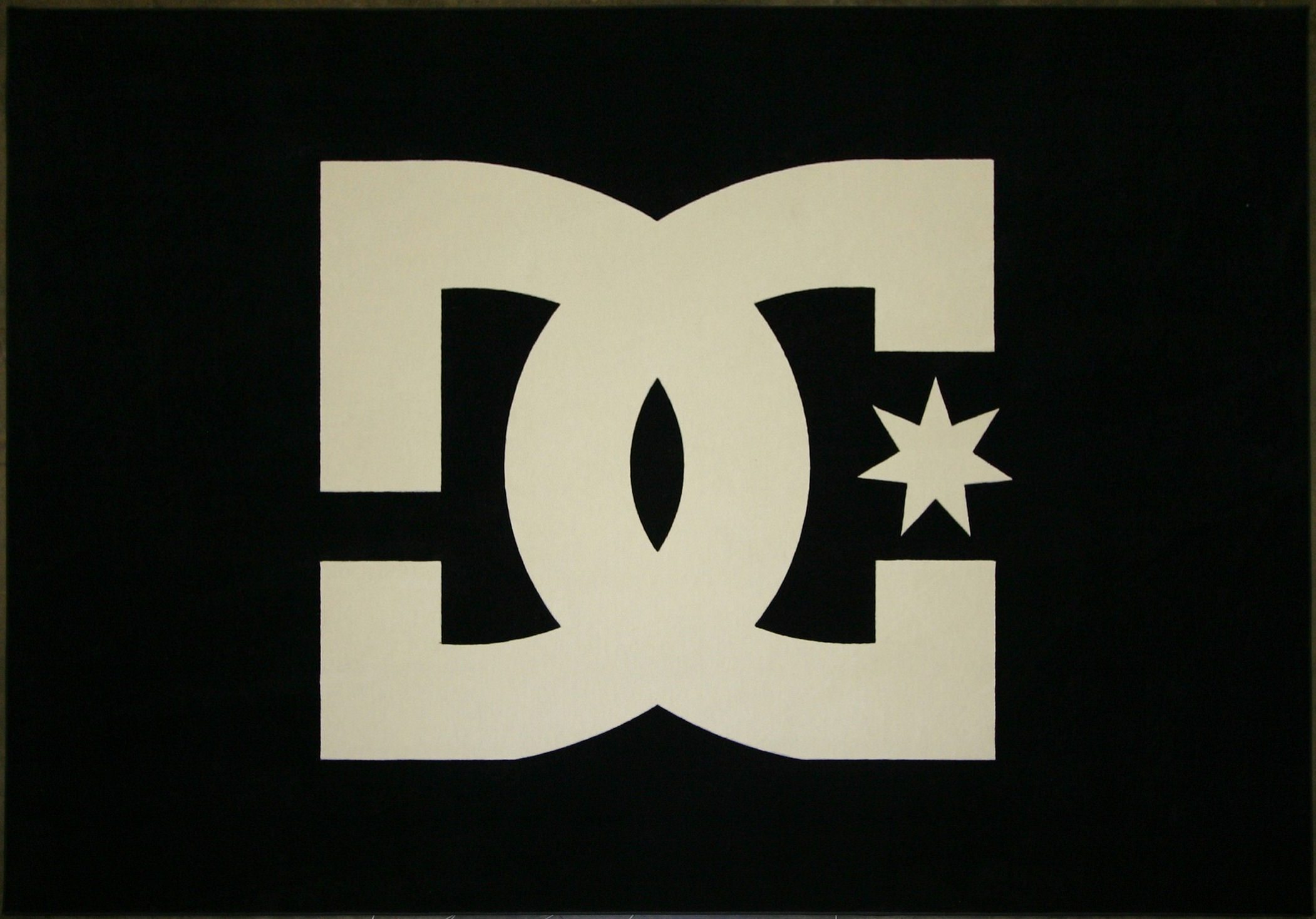 Detail Dolce Gabbana Logotipo Nomer 41