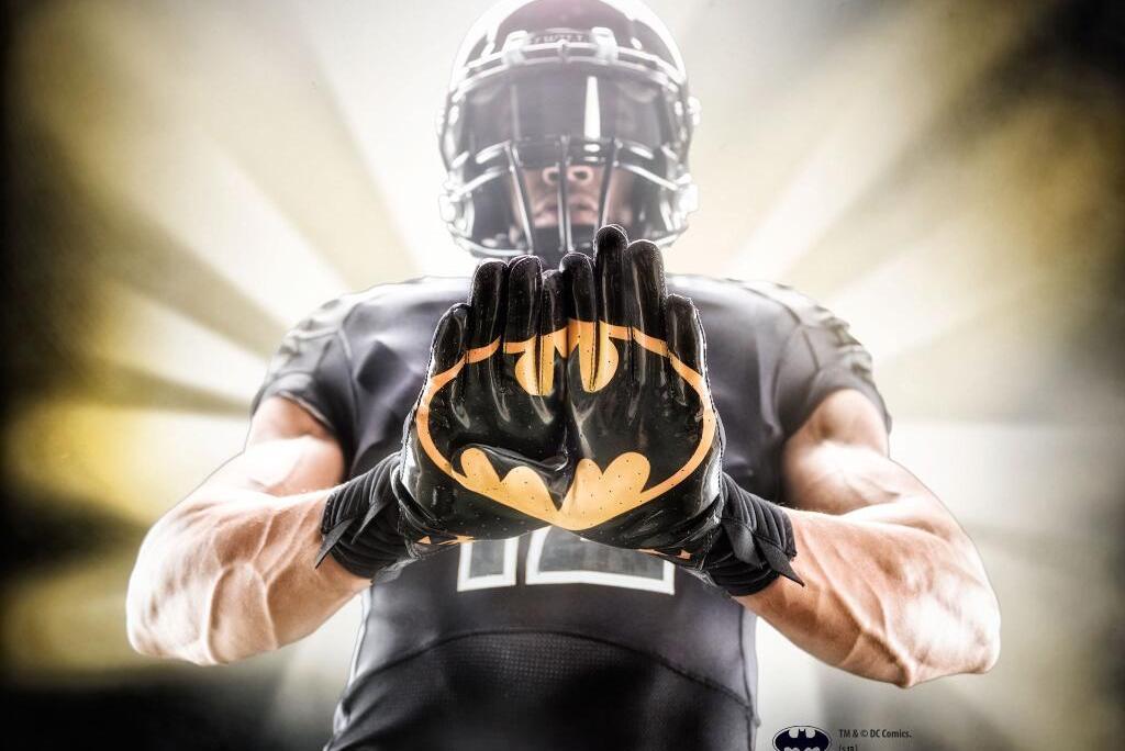 Detail Under Armour Batman Football Gloves Nomer 4