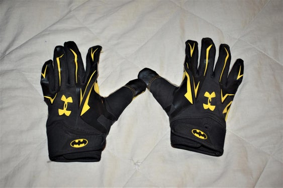 Detail Under Armour Batman Football Gloves Nomer 35