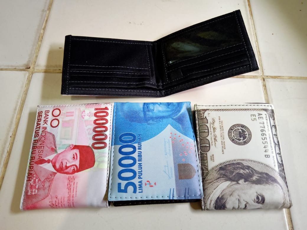 Detail Dompet Isi Uang Nomer 15