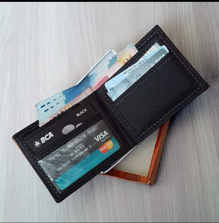 Detail Dompet Isi Uang Nomer 9