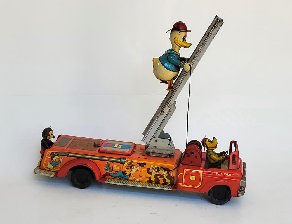 Detail Donald Duck Fire Truck Nomer 5