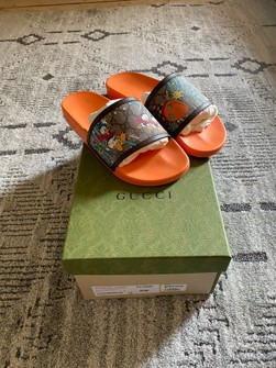 Detail Donald Duck Gucci Slides Nomer 25