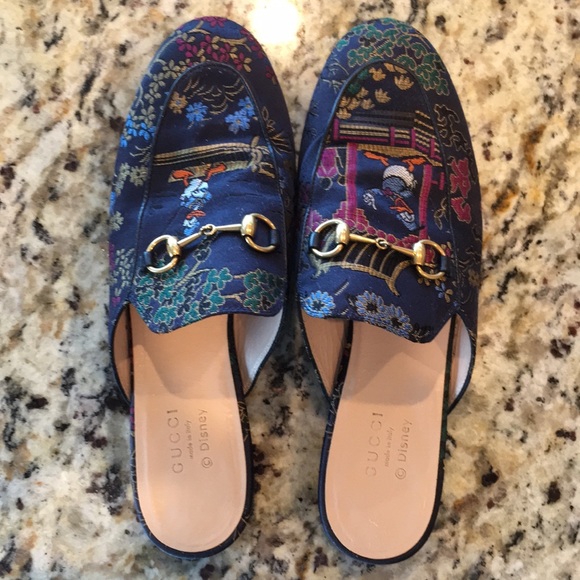 Detail Donald Duck Gucci Slides Nomer 40