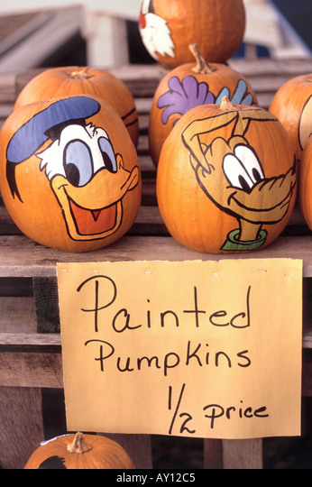 Detail Donald Duck Pumpkin Painting Nomer 8