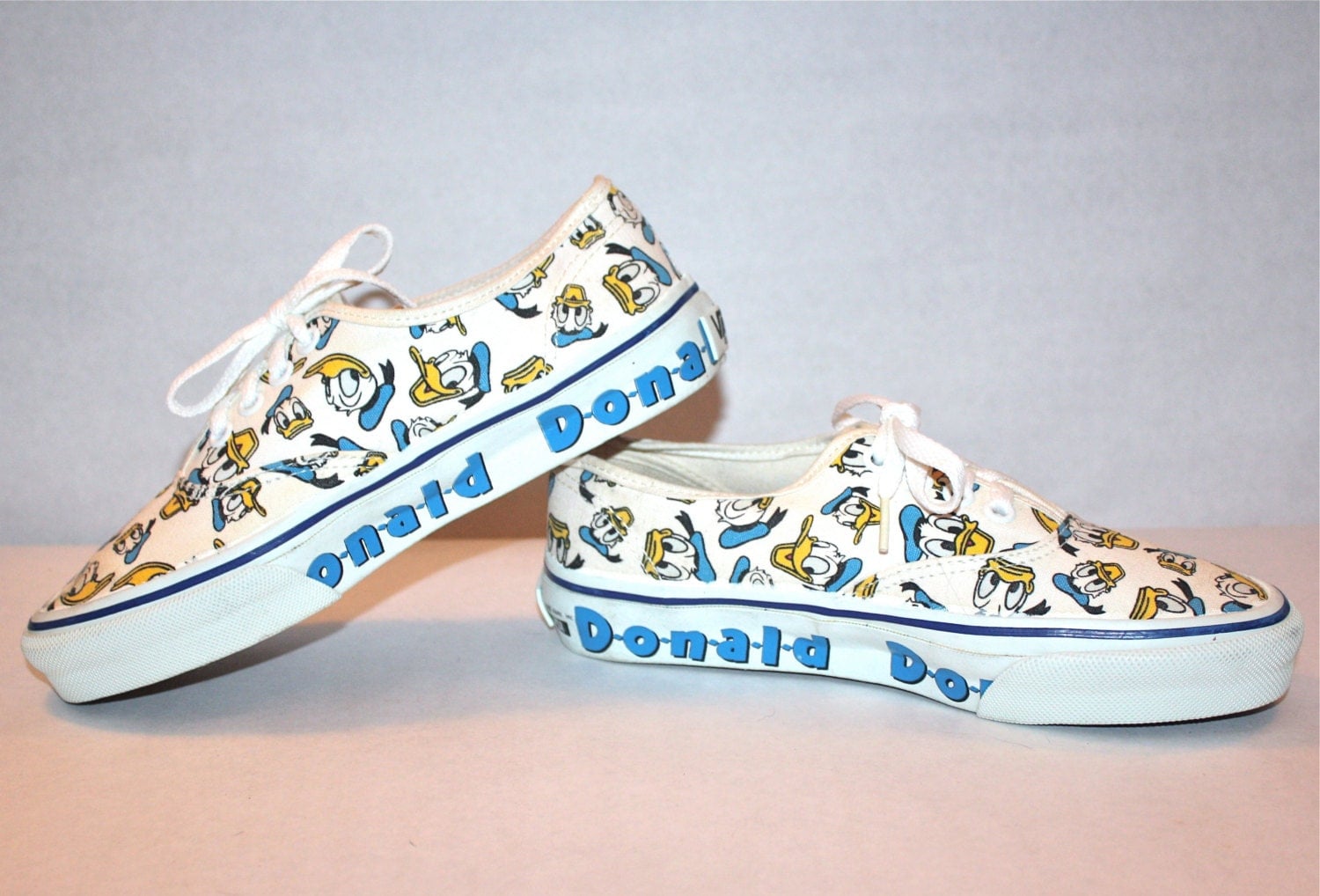 Detail Donald Duck Vans Nomer 12