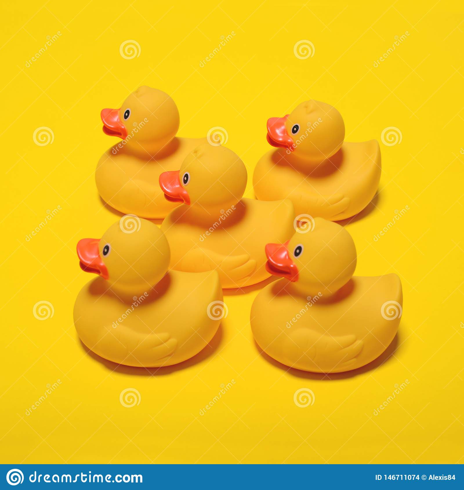 Detail Rubber Duckies Background Nomer 52