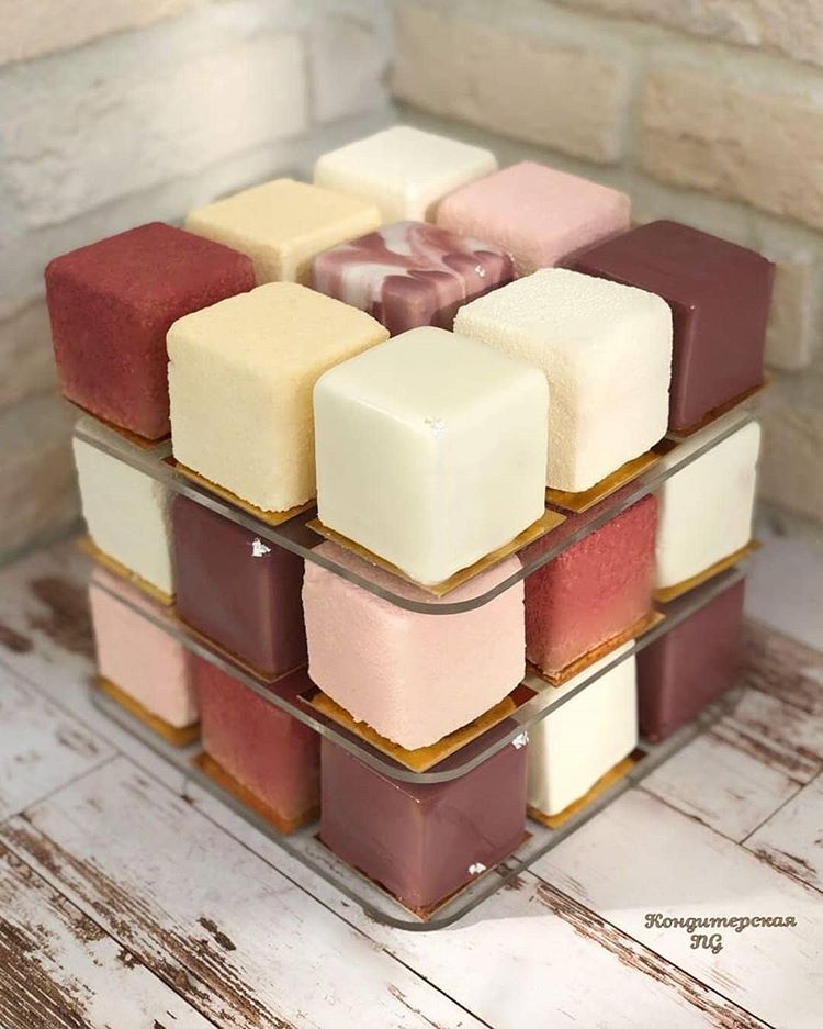 Detail Rubiks Cube Cake Stand Nomer 11