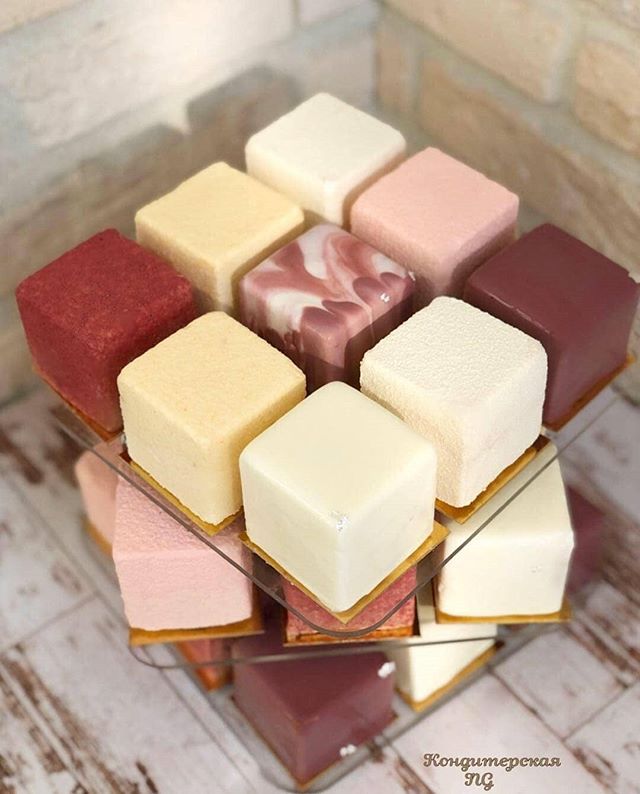 Detail Rubiks Cube Cake Stand Nomer 21