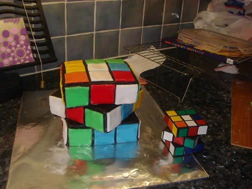 Detail Rubiks Cube Cake Stand Nomer 25