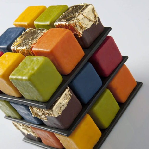 Detail Rubiks Cube Cake Stand Nomer 38
