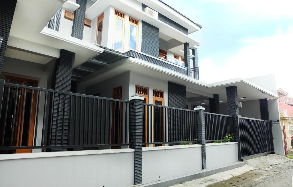 Detail Rumah 6 Kamar Nomer 13