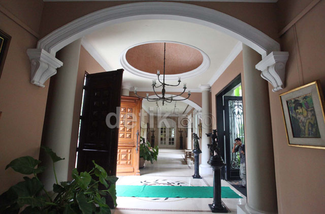 Detail Rumah Aburizal Bakrie Nomer 9