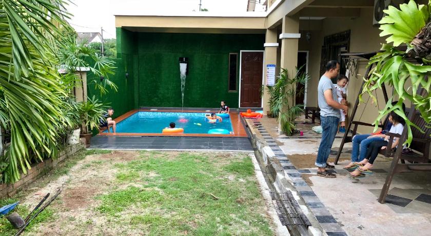 Detail Rumah Ada Kolam Renang Dan Taman Nomer 13