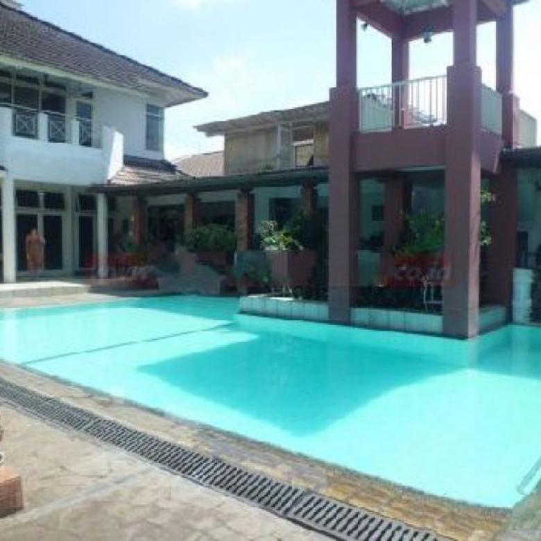 Detail Rumah Ada Kolam Renang Dan Taman Nomer 21