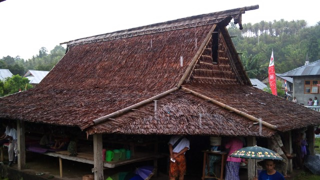 Detail Rumah Adat Baileo Maluku Nomer 39