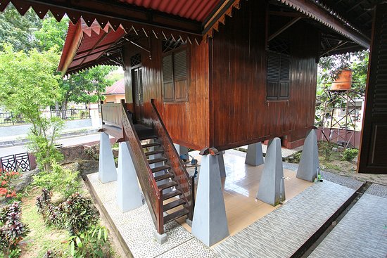Detail Rumah Adat Belitung Nomer 25