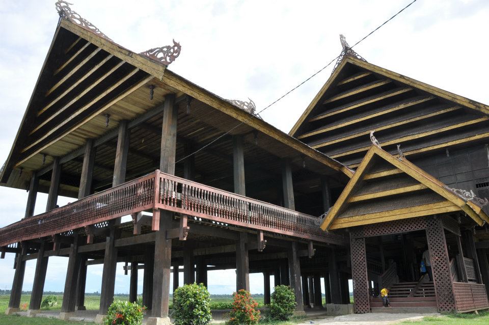 Detail Rumah Adat Bugis Bone Nomer 14