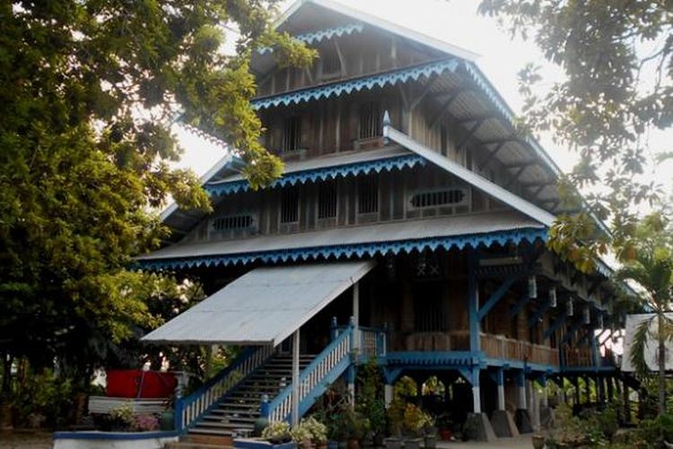 Rumah Adat Buton - KibrisPDR