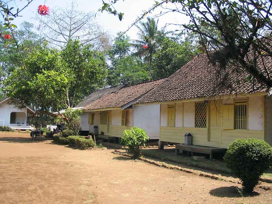 Detail Rumah Adat Kampung Pulo Nomer 2