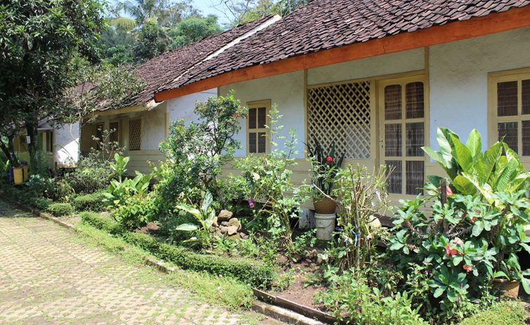 Detail Rumah Adat Kampung Pulo Nomer 14