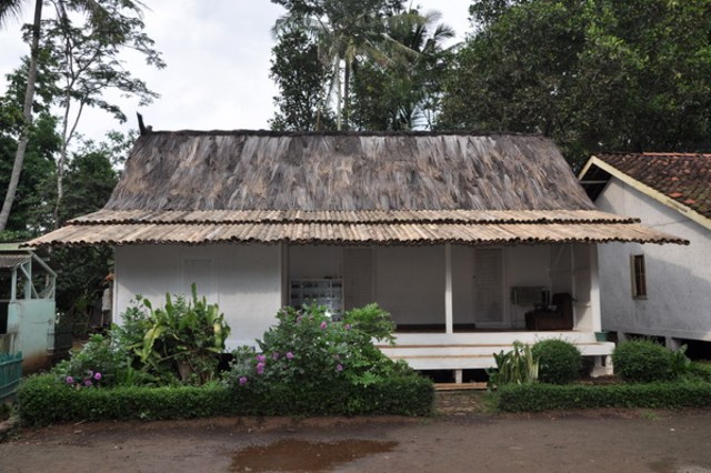 Detail Rumah Adat Kampung Pulo Nomer 5